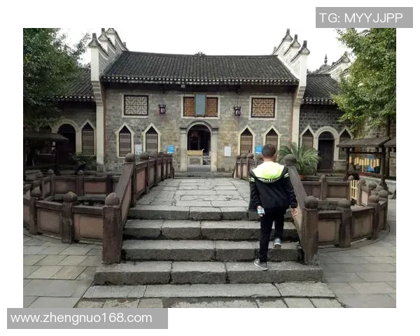 足球巨星携爱子共度温馨时光展现父子情深引发网友热议